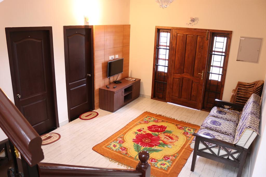 Adhithya Holidays Kodaikanal Phòng bức ảnh